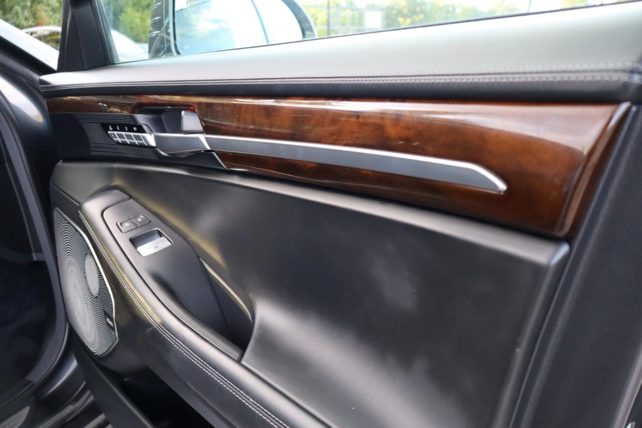 Genesis G90  2018