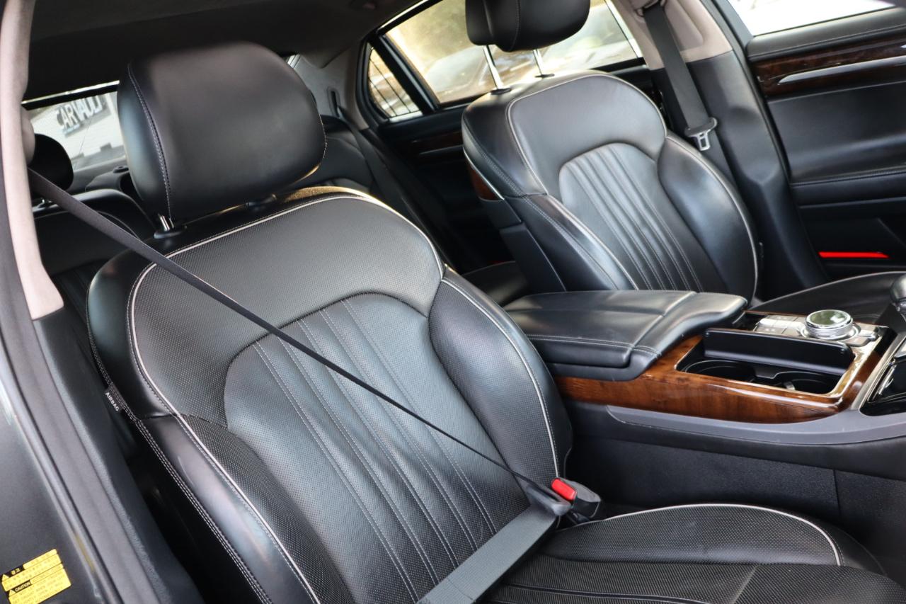 Genesis G90  2018