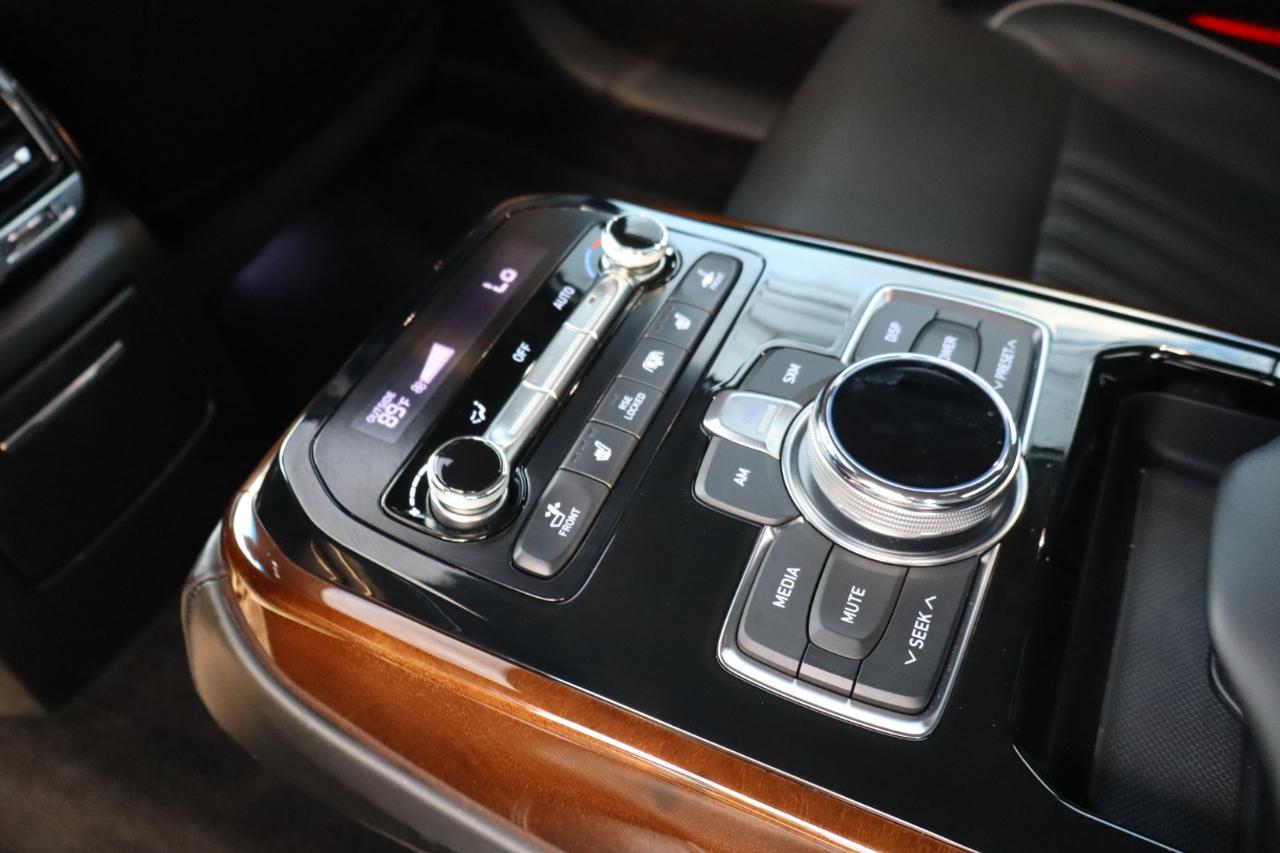 Genesis G90  2018