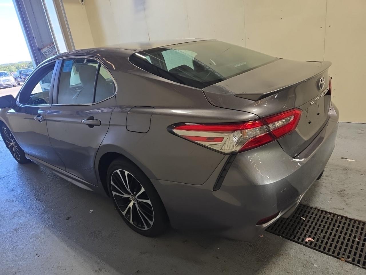 Toyota Camry  2018