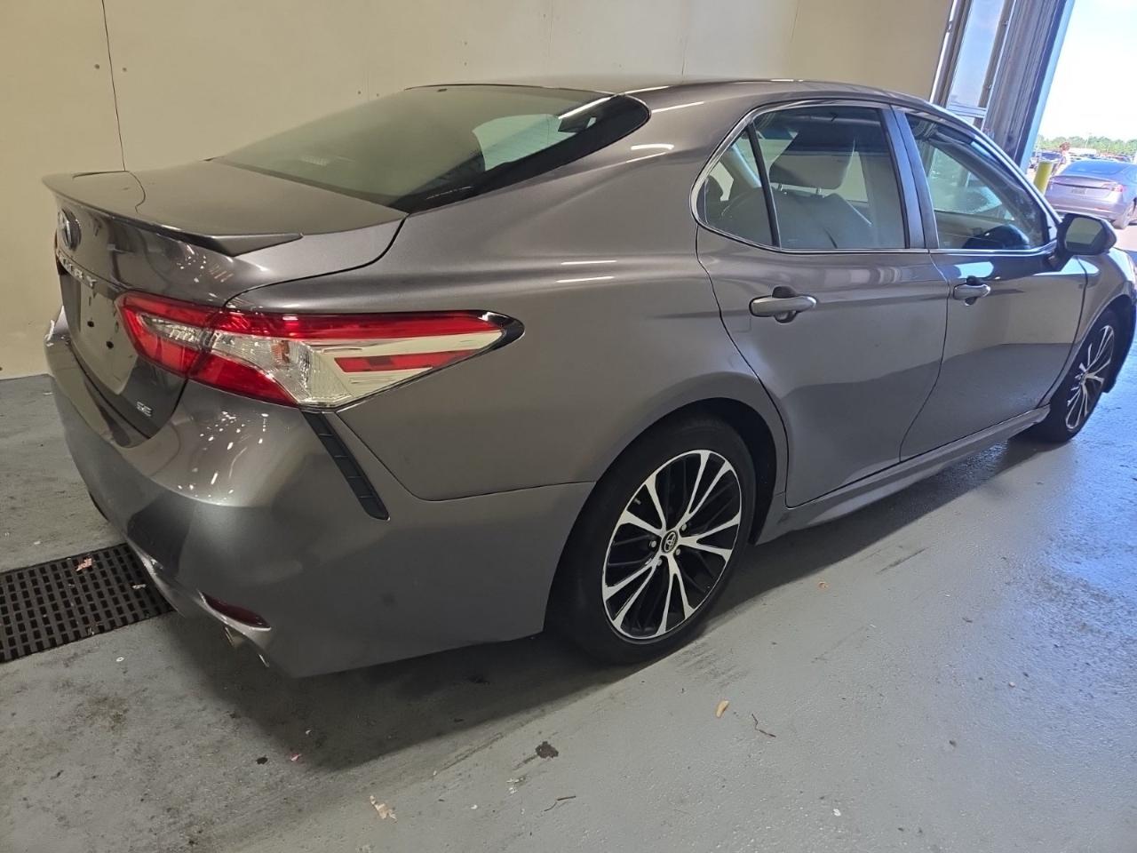 Toyota Camry  2018
