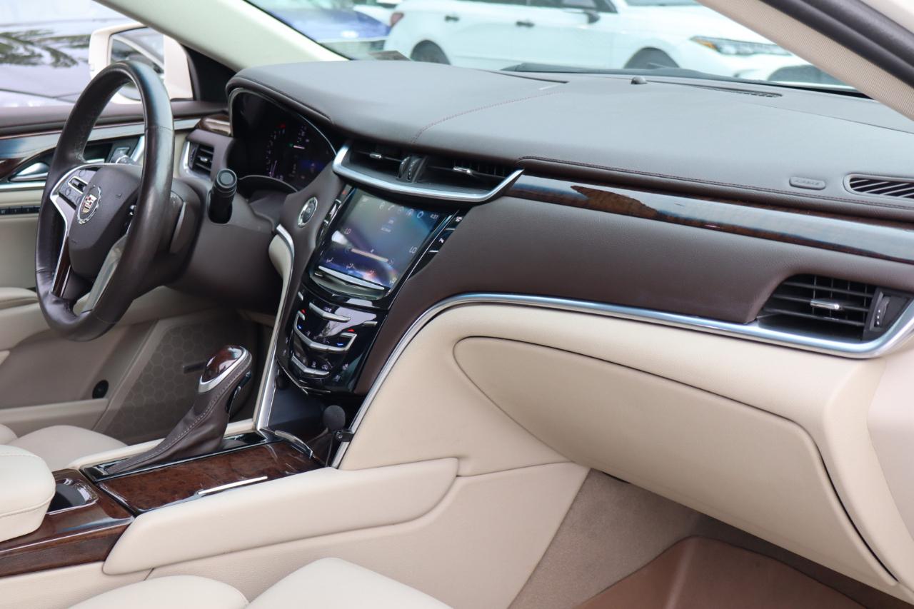 Cadillac XTS  2013