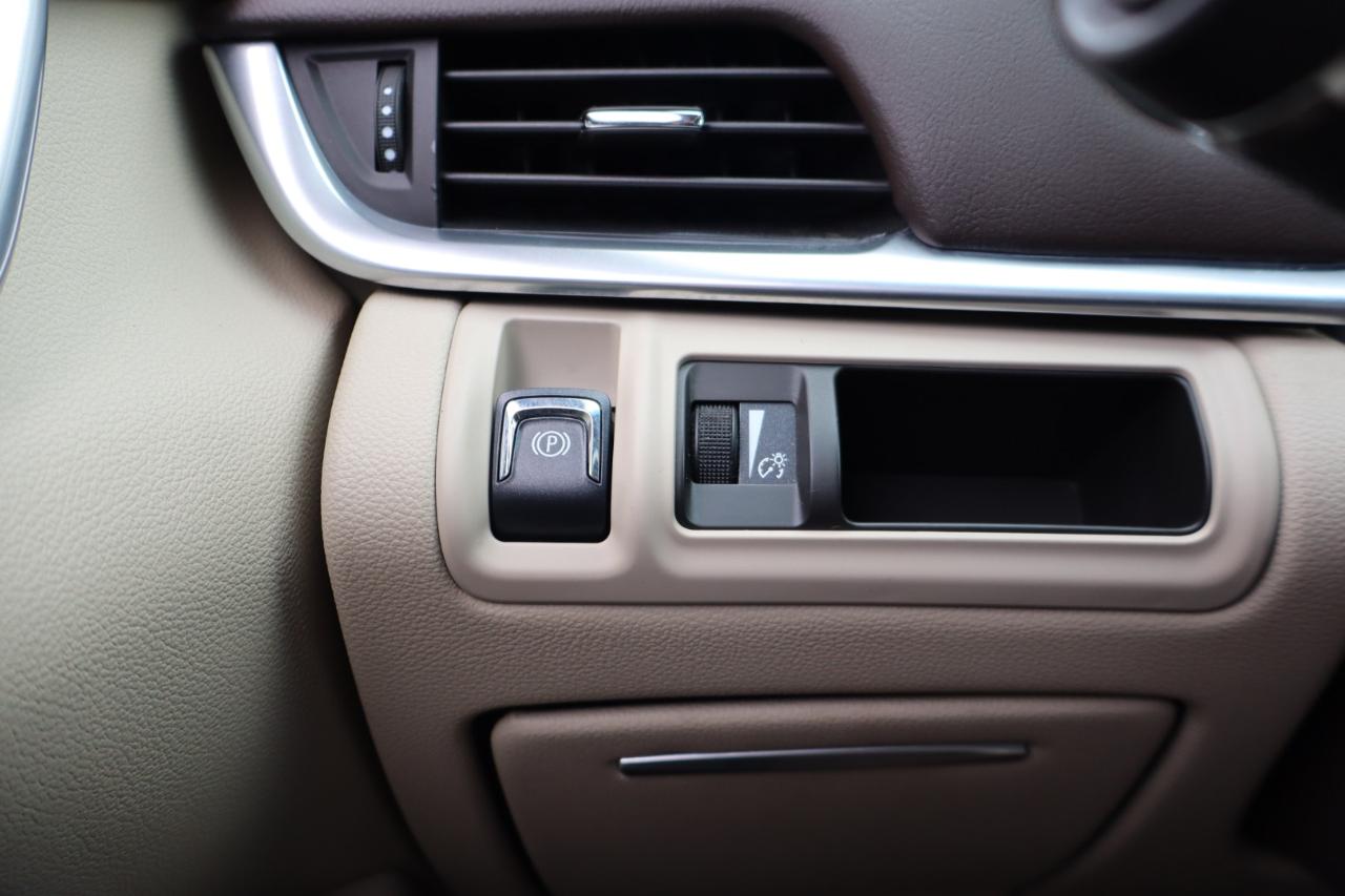 Cadillac XTS  2013