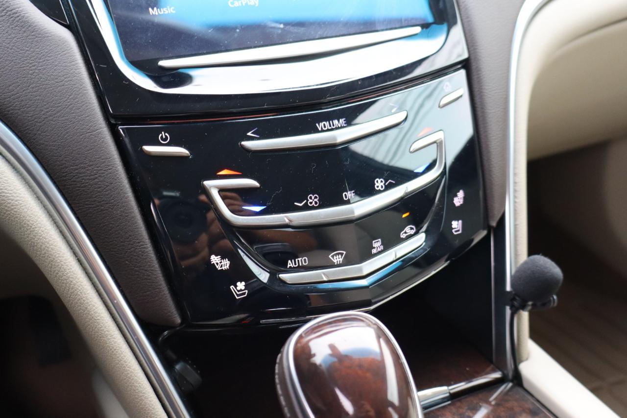 Cadillac XTS  2013