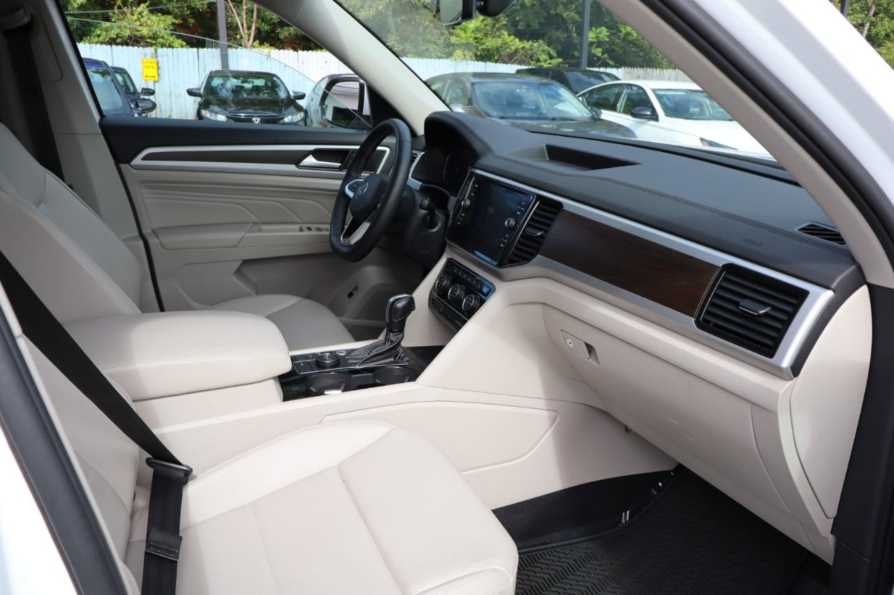 2022 Volkswagen Atlas SE w/Tech - Photo 17