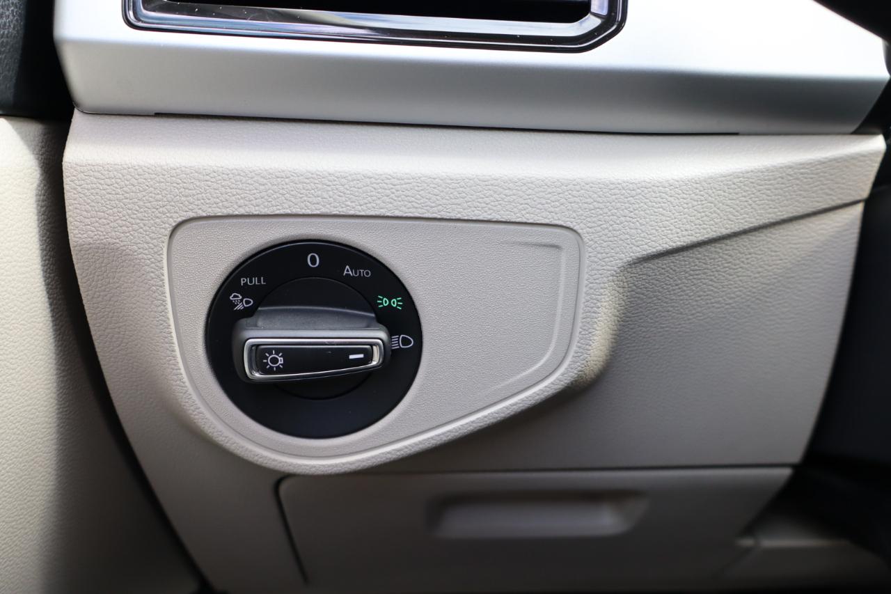 2022 Volkswagen Atlas SE w/Tech - Photo 23