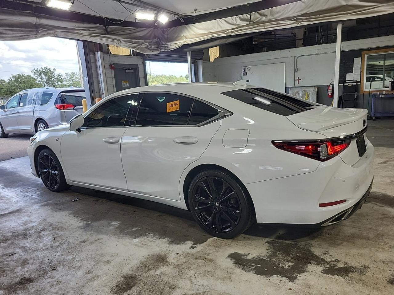 Lexus ES 350  2022