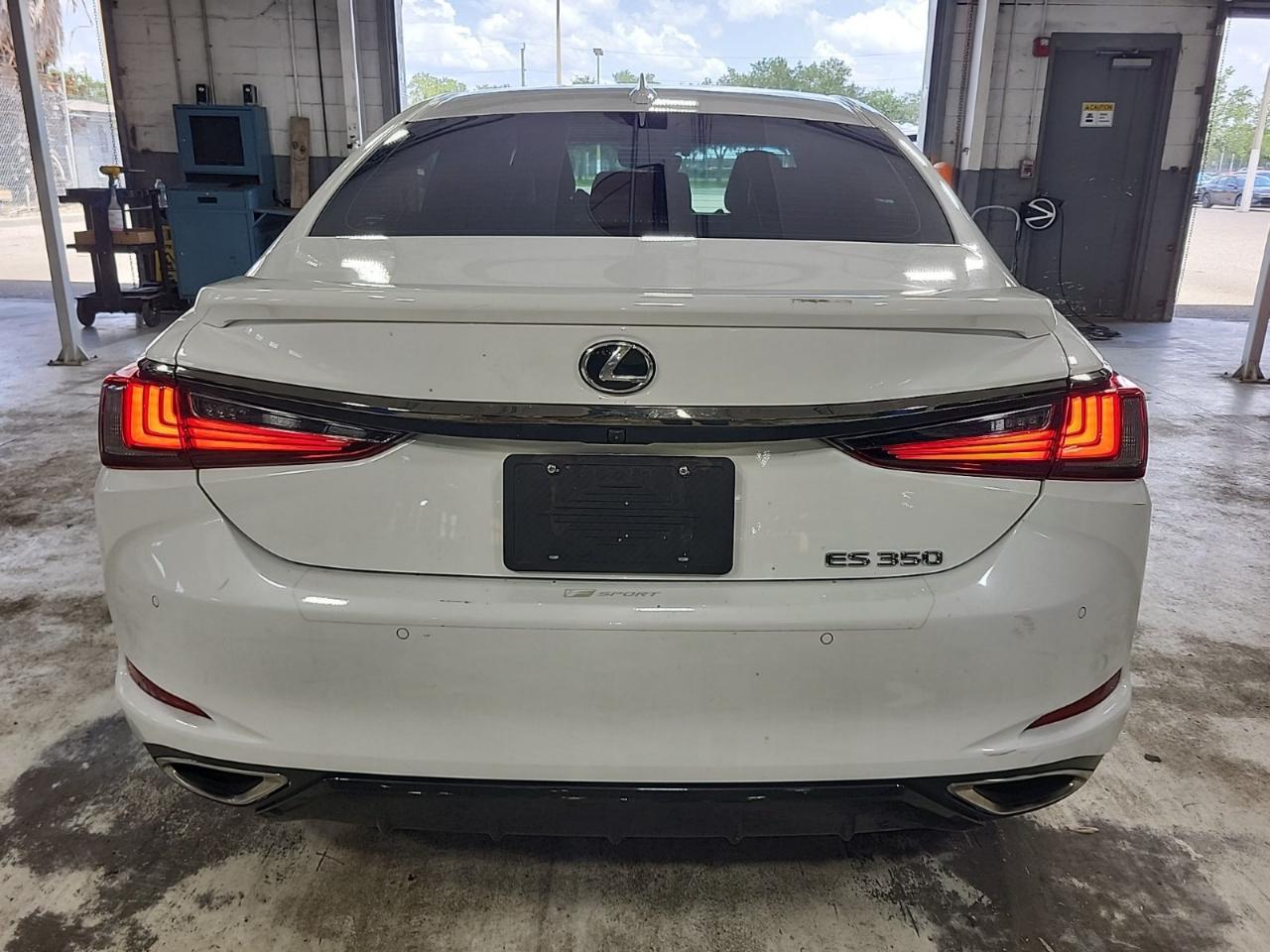 Lexus ES 350  2022