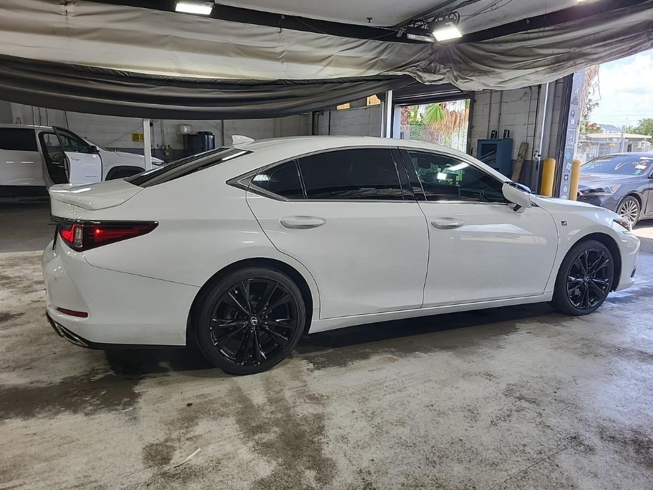 Lexus ES 350  2022