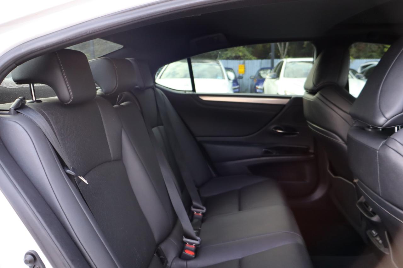 Lexus ES 350  2022