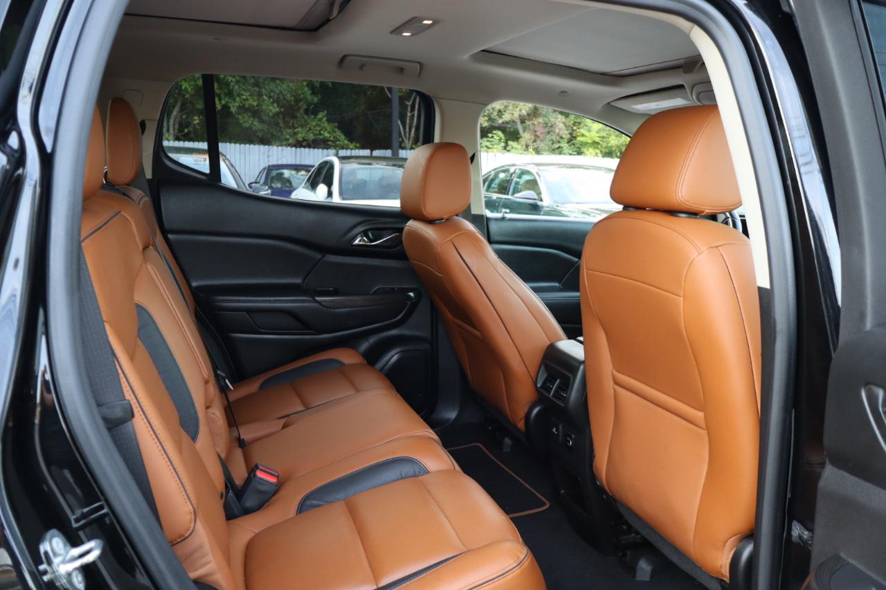 GMC Acadia photo 11