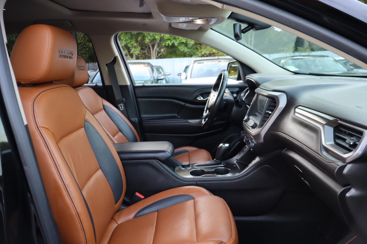 GMC Acadia photo 14