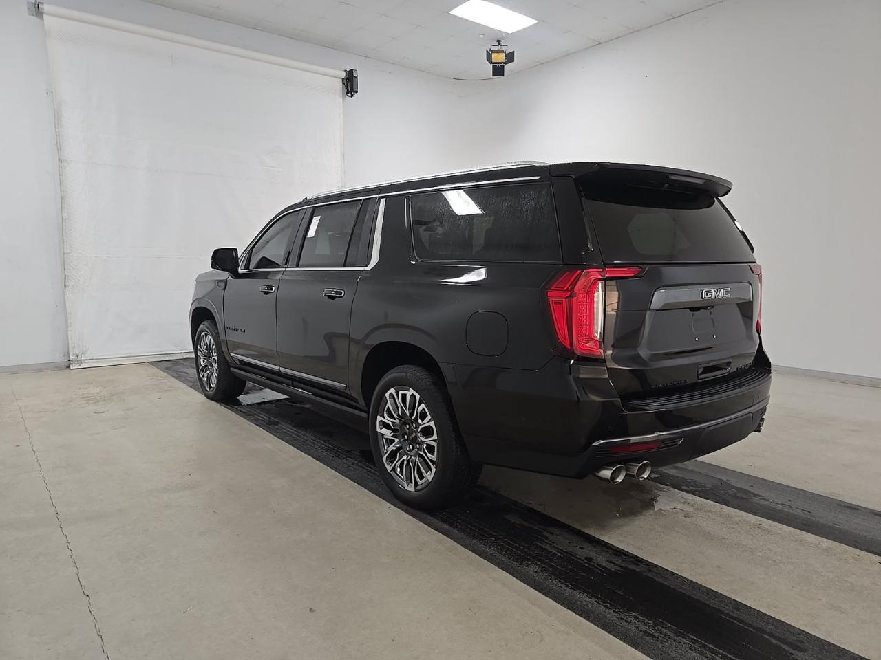 GMC Yukon XL 4WD 4dr Denali Ultimate 2023