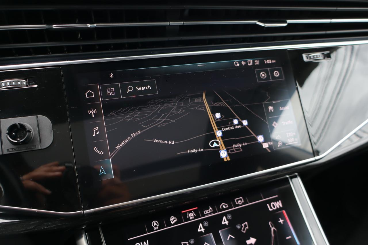Audi Q8 photo 27