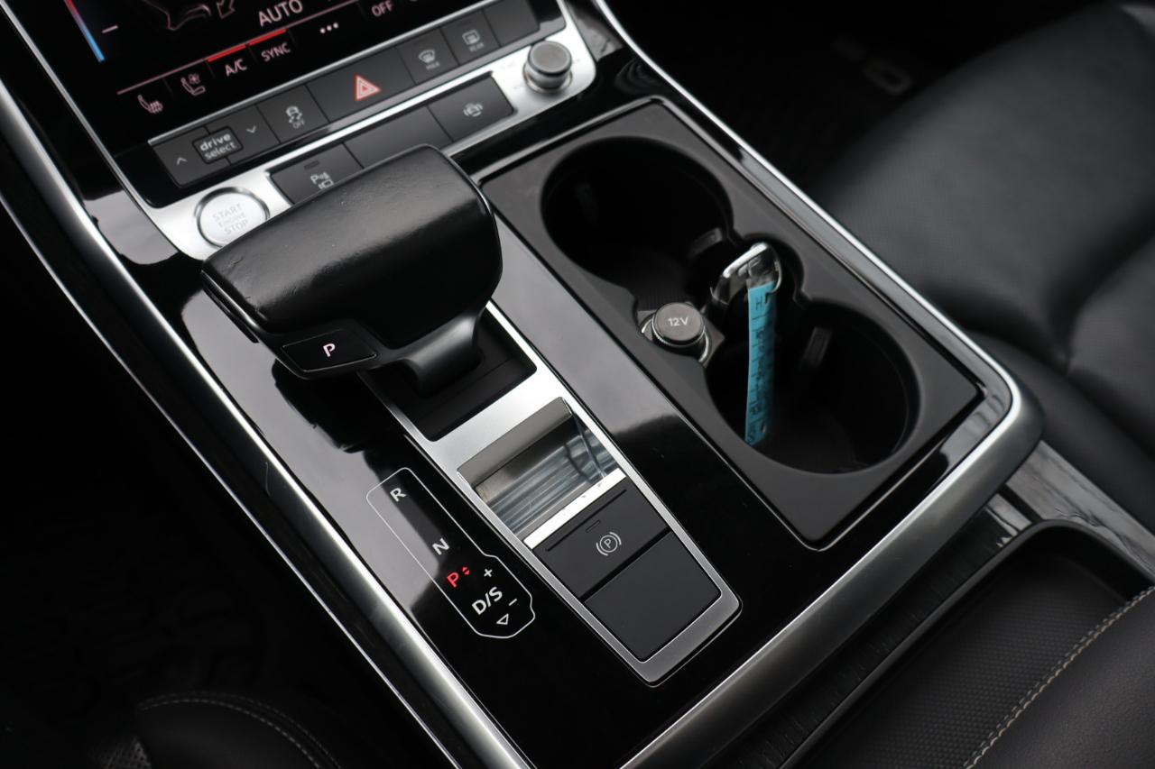 Audi Q8 photo 29