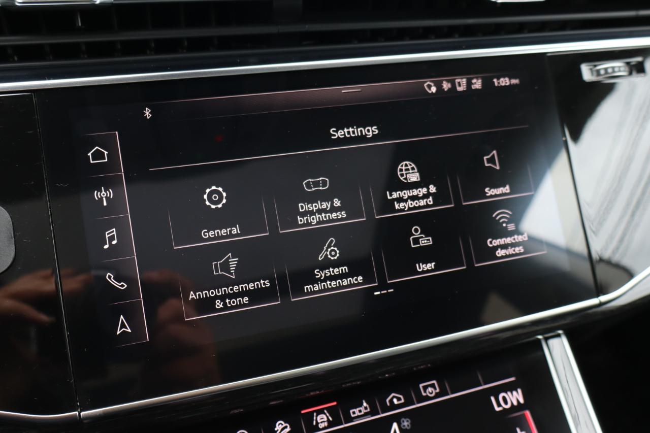Audi Q8 photo 32