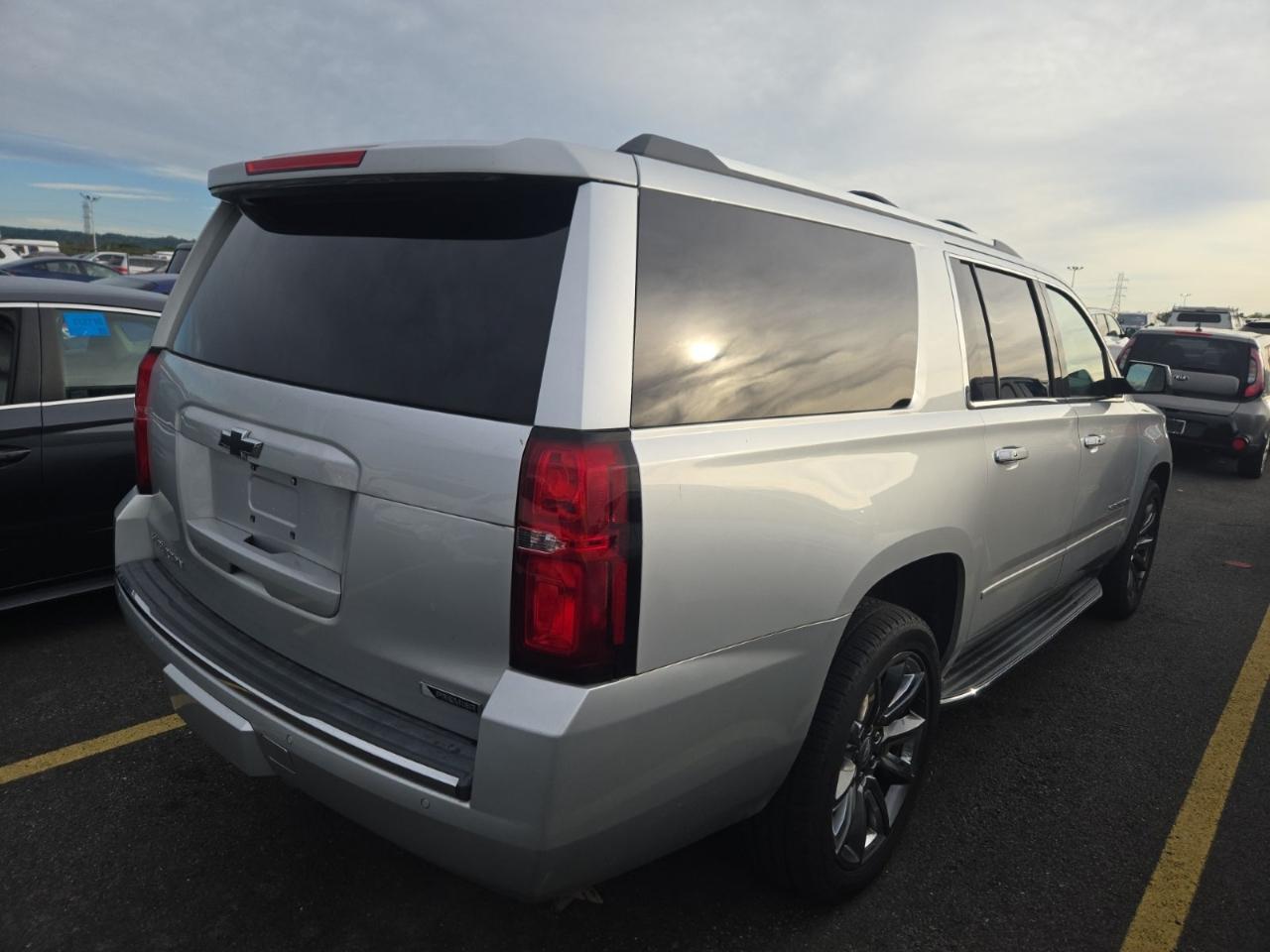 Chevrolet Suburban 4WD 4dr Premier 2018