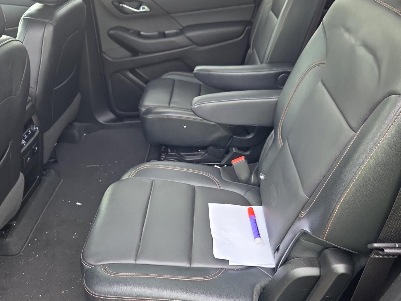 Chevrolet Traverse photo 2
