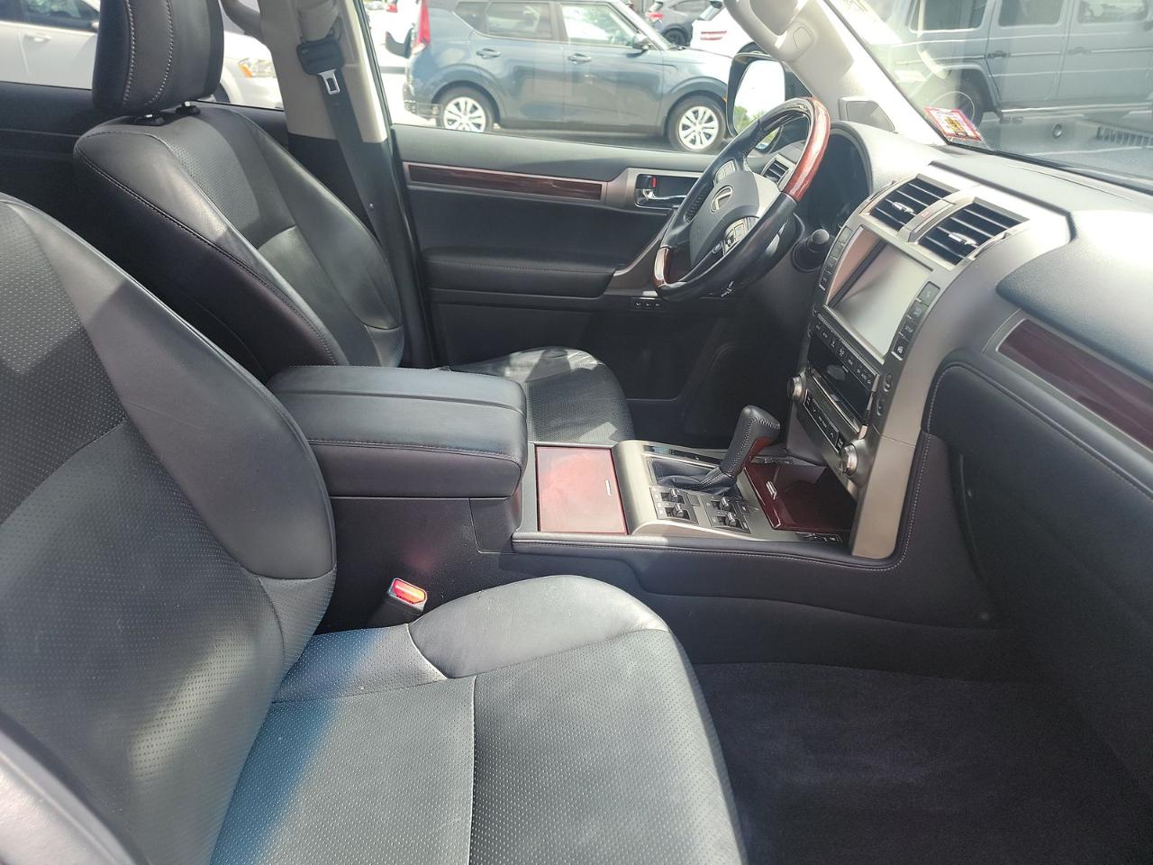 Lexus GX 460 Luxury 4D SUV 4WD 2015