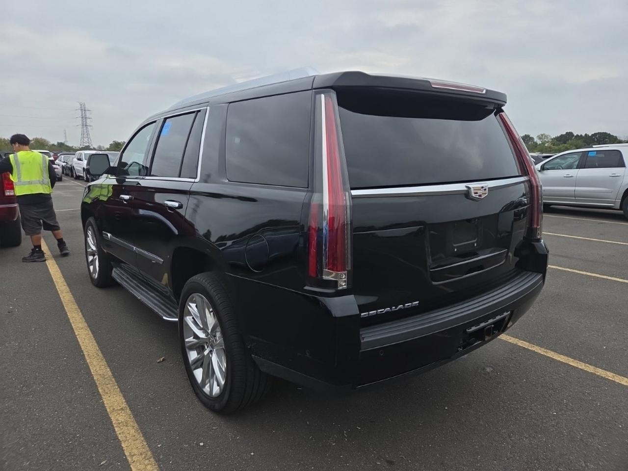 Cadillac Escalade photo 2