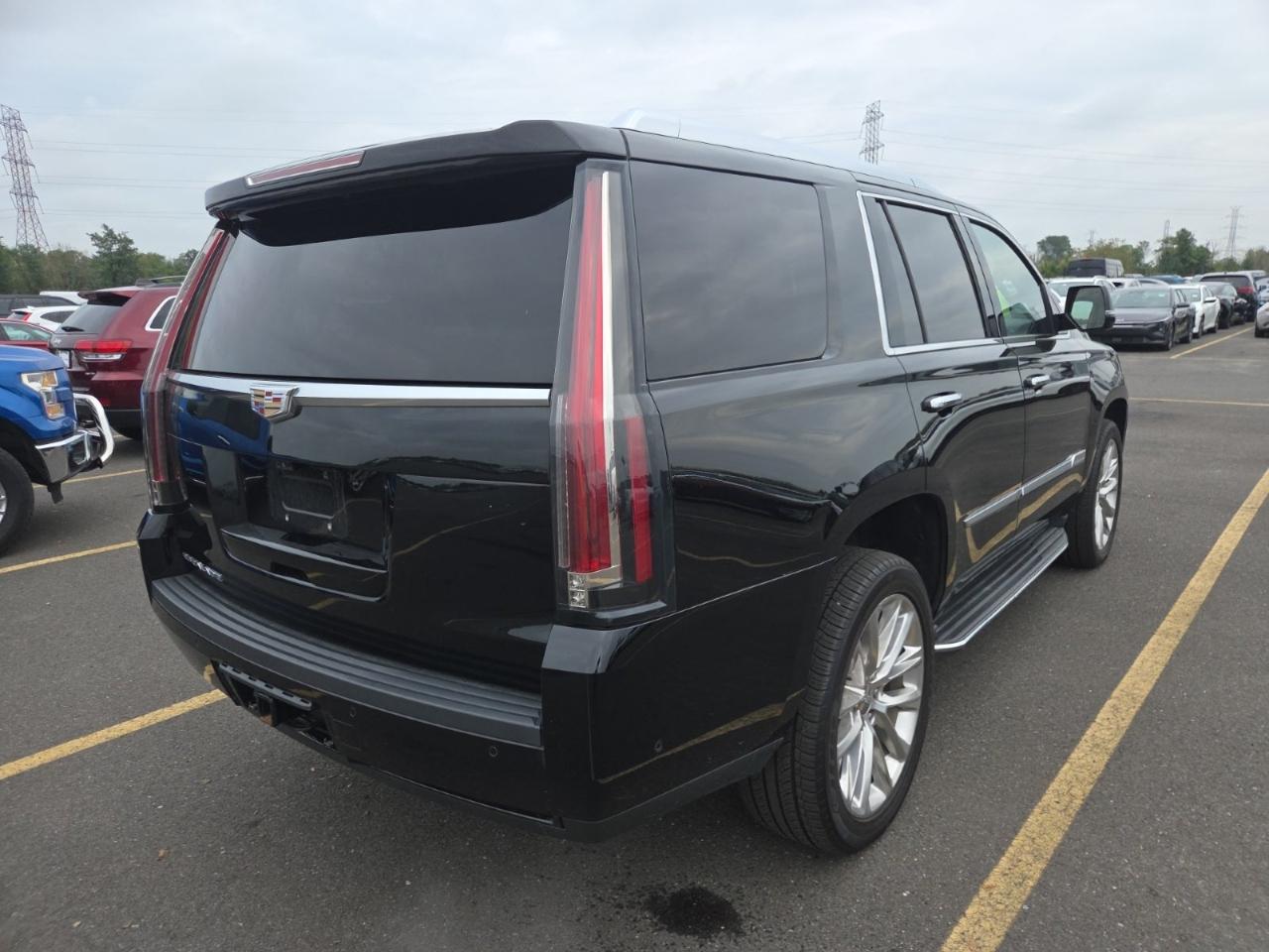 Cadillac Escalade photo 3