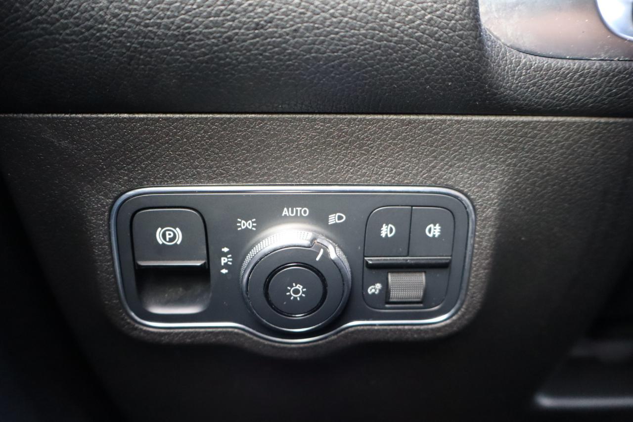 Mercedes-Benz GLB-Class  2021