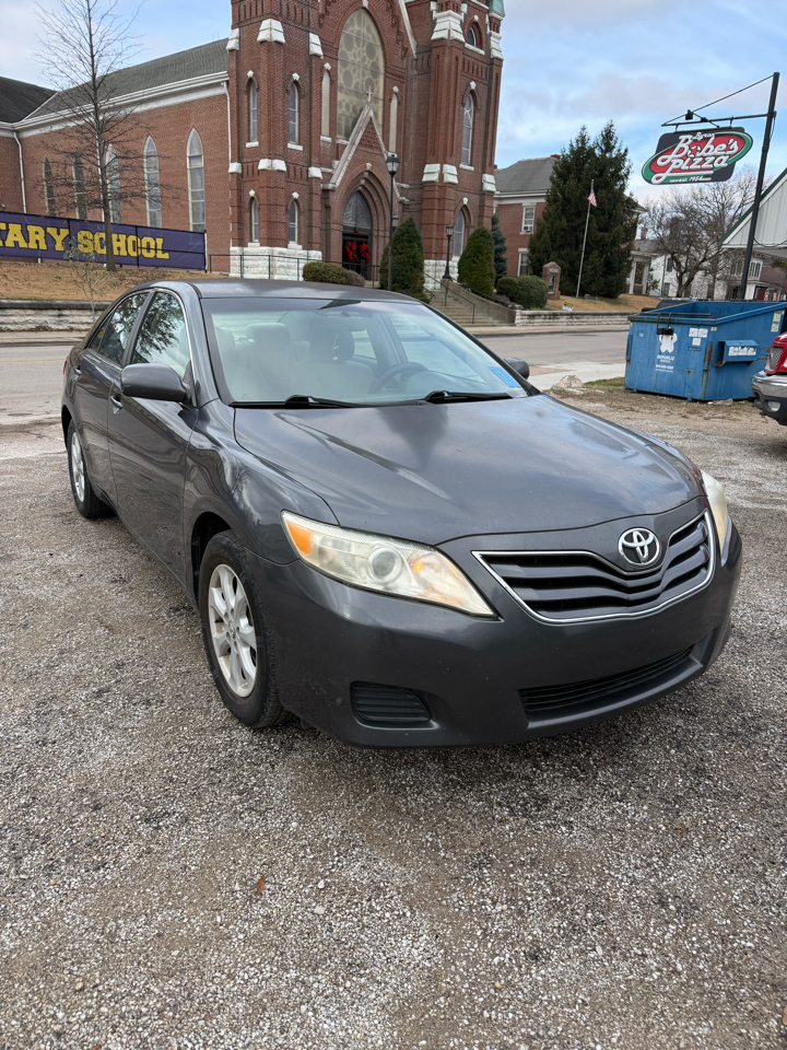 Toyota Camry Base 6-Spd AT 2011