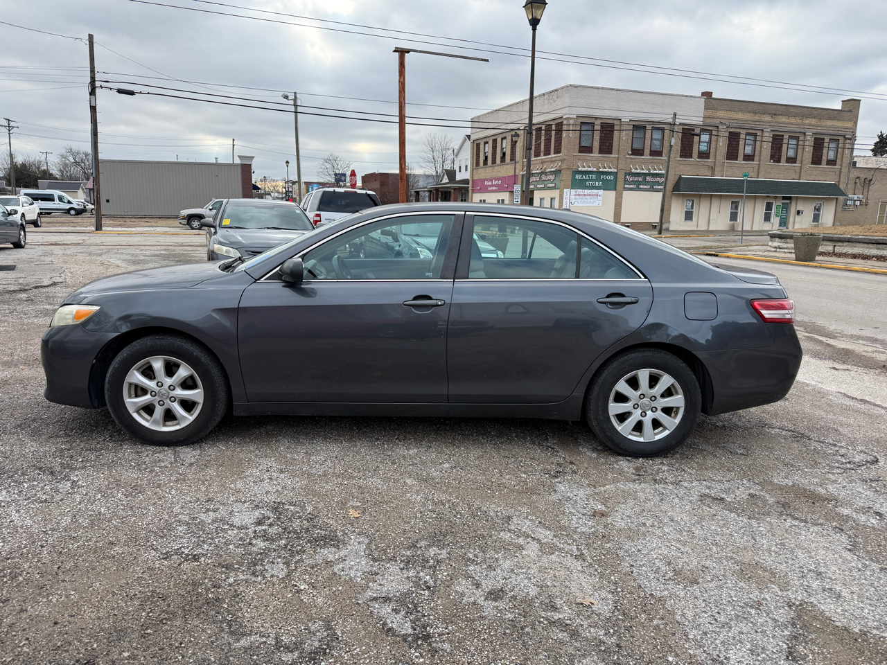 Toyota Camry Base 6-Spd AT 2011