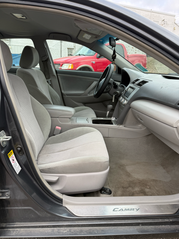 Toyota Camry Base 6-Spd AT 2011