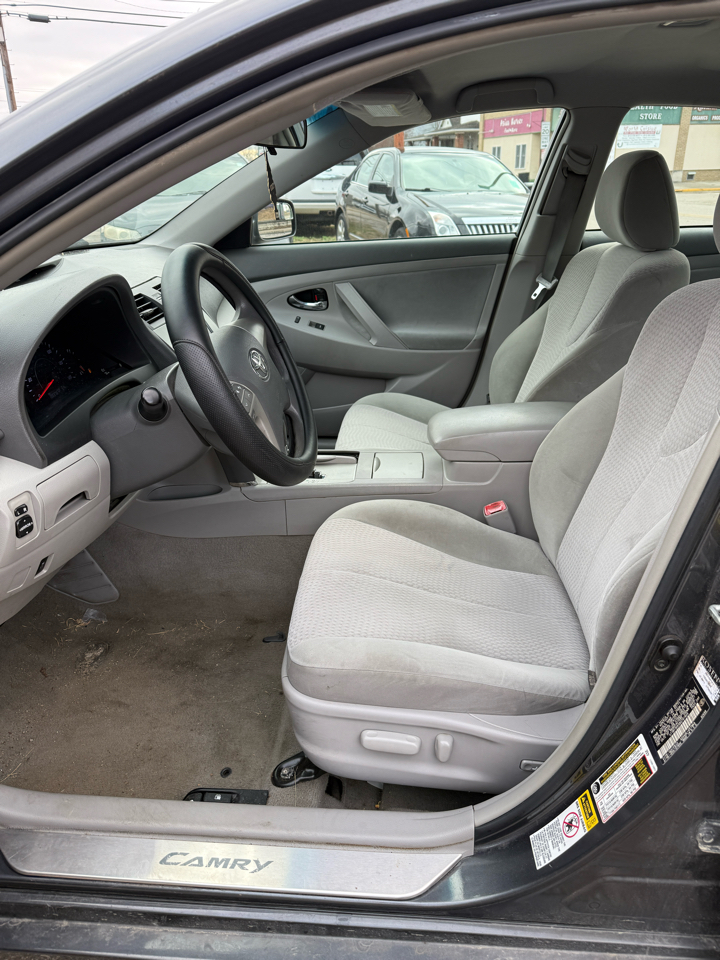 Toyota Camry Base 6-Spd AT 2011