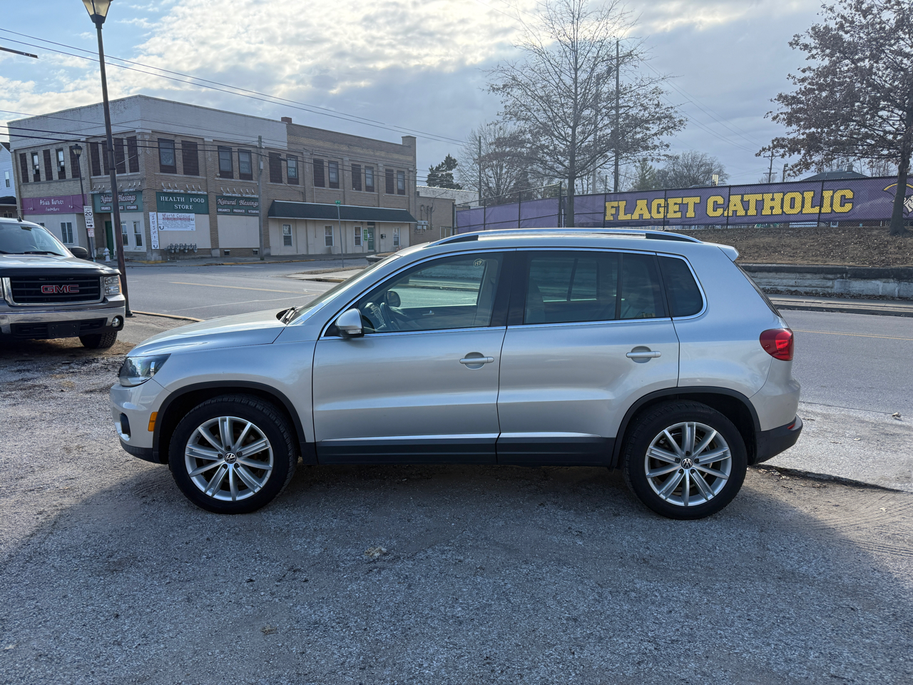 Volkswagen Tiguan S 2012