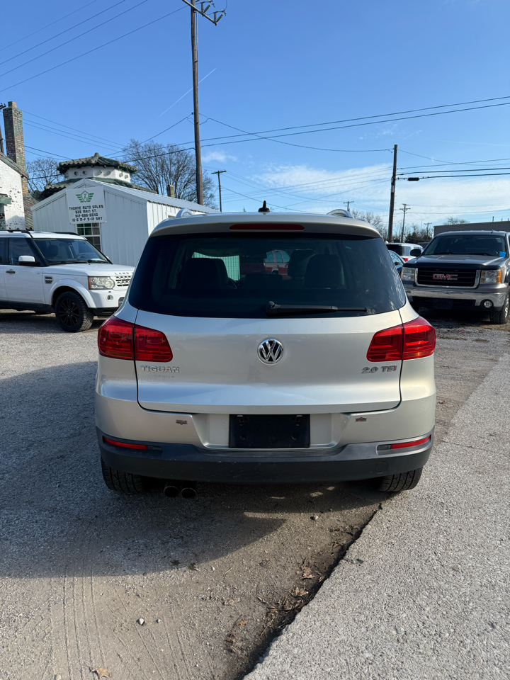 Volkswagen Tiguan S 2012