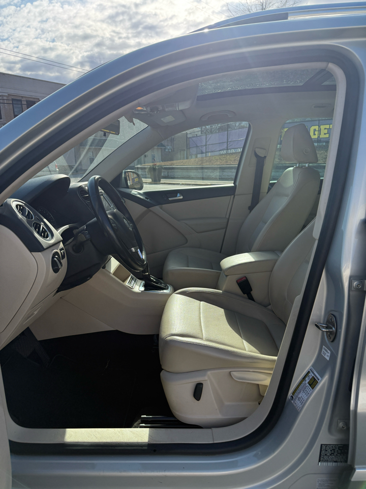 Volkswagen Tiguan S 2012