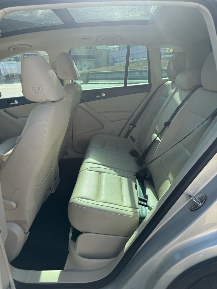 Volkswagen Tiguan S 2012