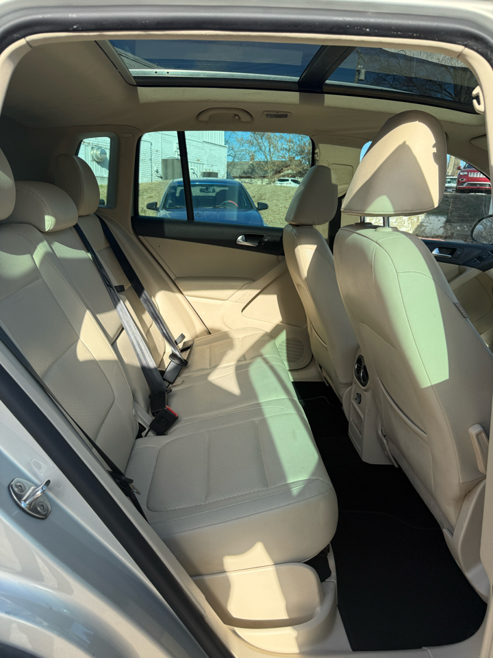 Volkswagen Tiguan S 2012