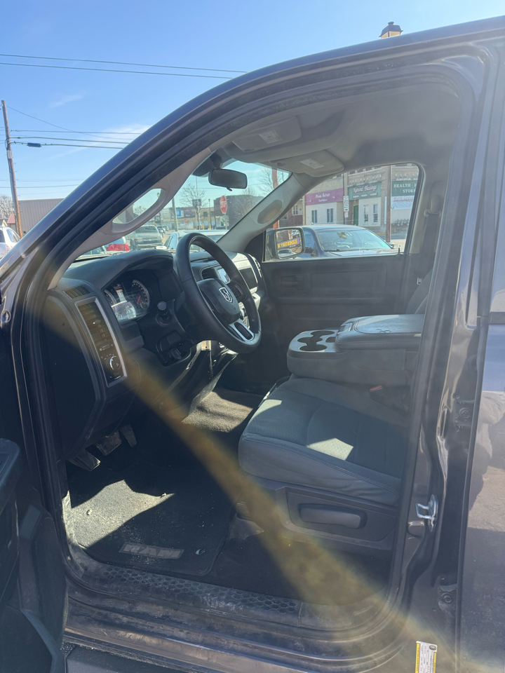 RAM 1500 Tradesman Crew Cab SWB 4WD 2015