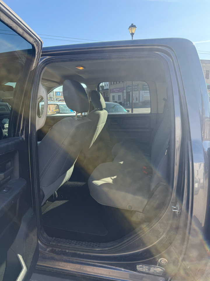 RAM 1500 Tradesman Crew Cab SWB 4WD 2015