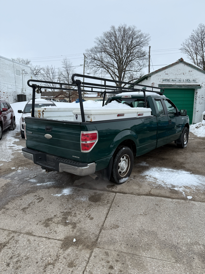 Ford F-150 XL SuperCab 8-ft. Bed 2WD 2011