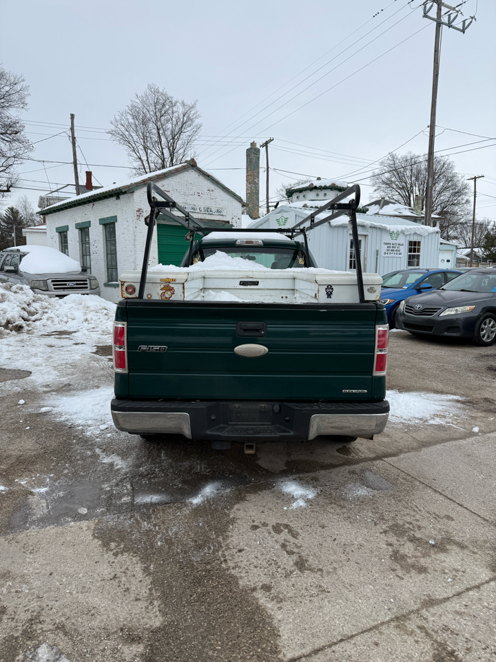 Ford F-150 XL SuperCab 8-ft. Bed 2WD 2011