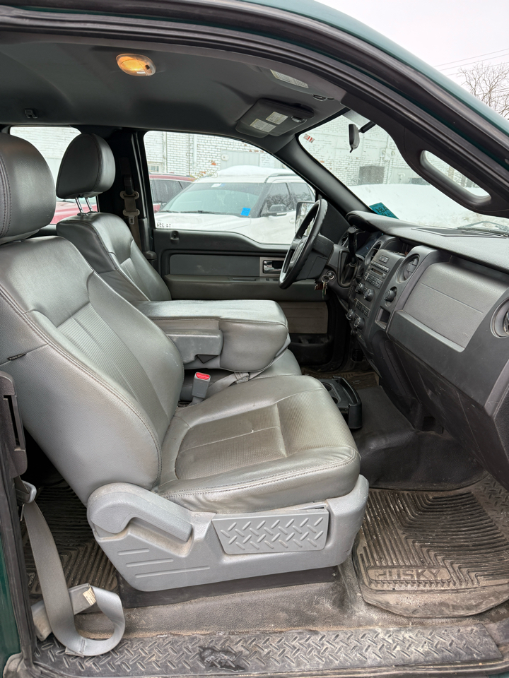 Ford F-150 XL SuperCab 8-ft. Bed 2WD 2011