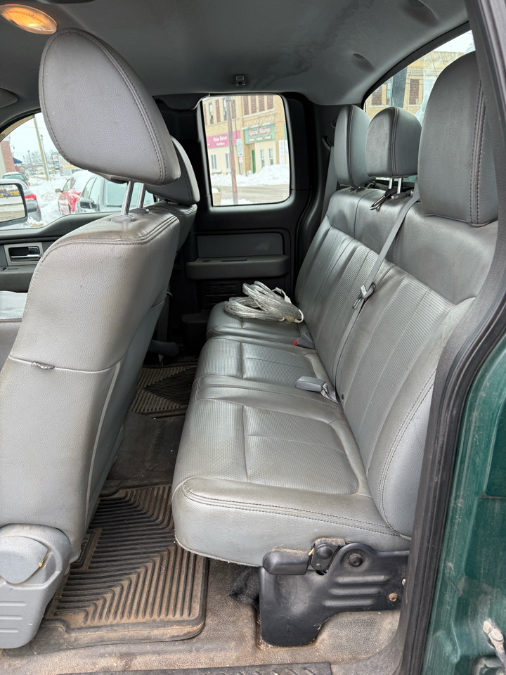 Ford F-150 XL SuperCab 8-ft. Bed 2WD 2011