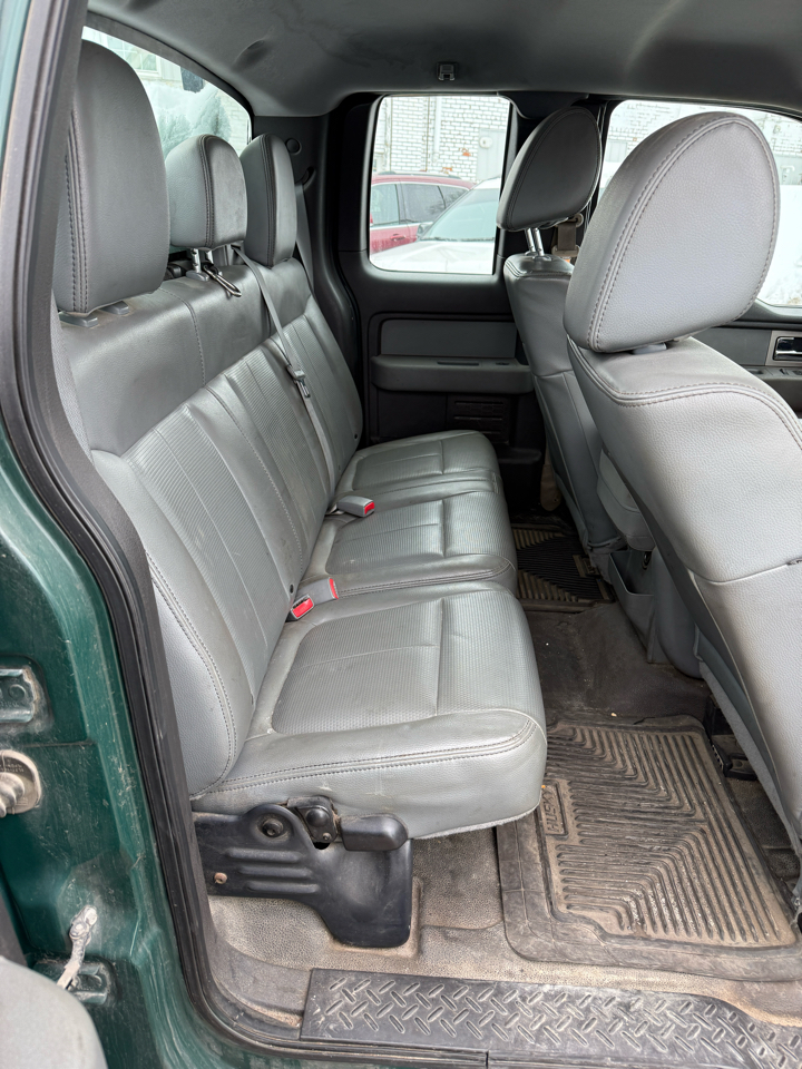 Ford F-150 XL SuperCab 8-ft. Bed 2WD 2011