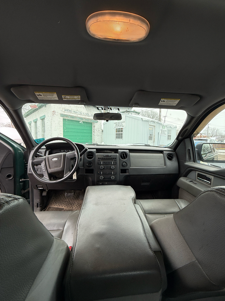Ford F-150 XL SuperCab 8-ft. Bed 2WD 2011