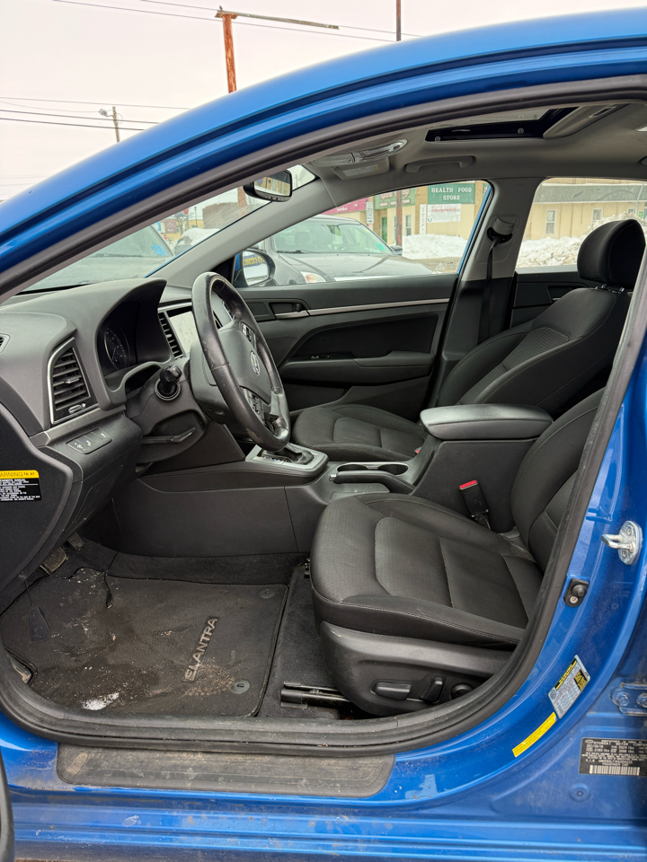 Hyundai Elantra Value Edition 6A 2017