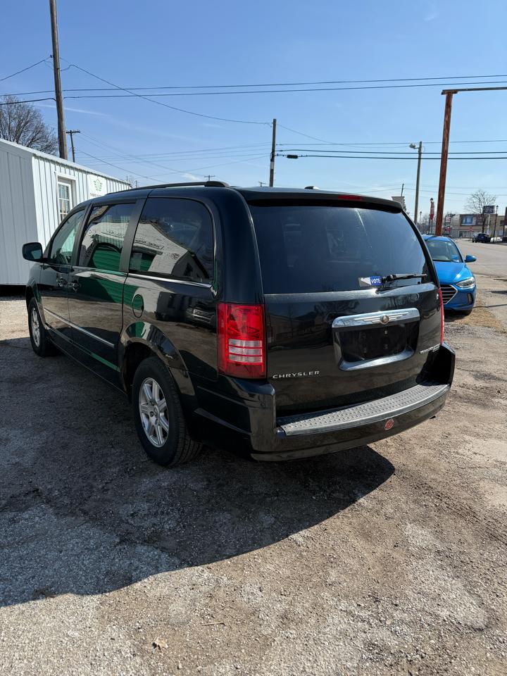 Chrysler Town & Country Touring 2010