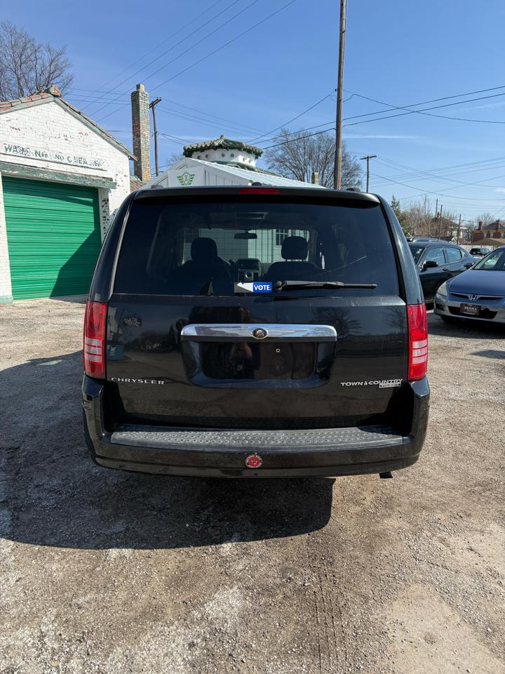 Chrysler Town & Country Touring 2010