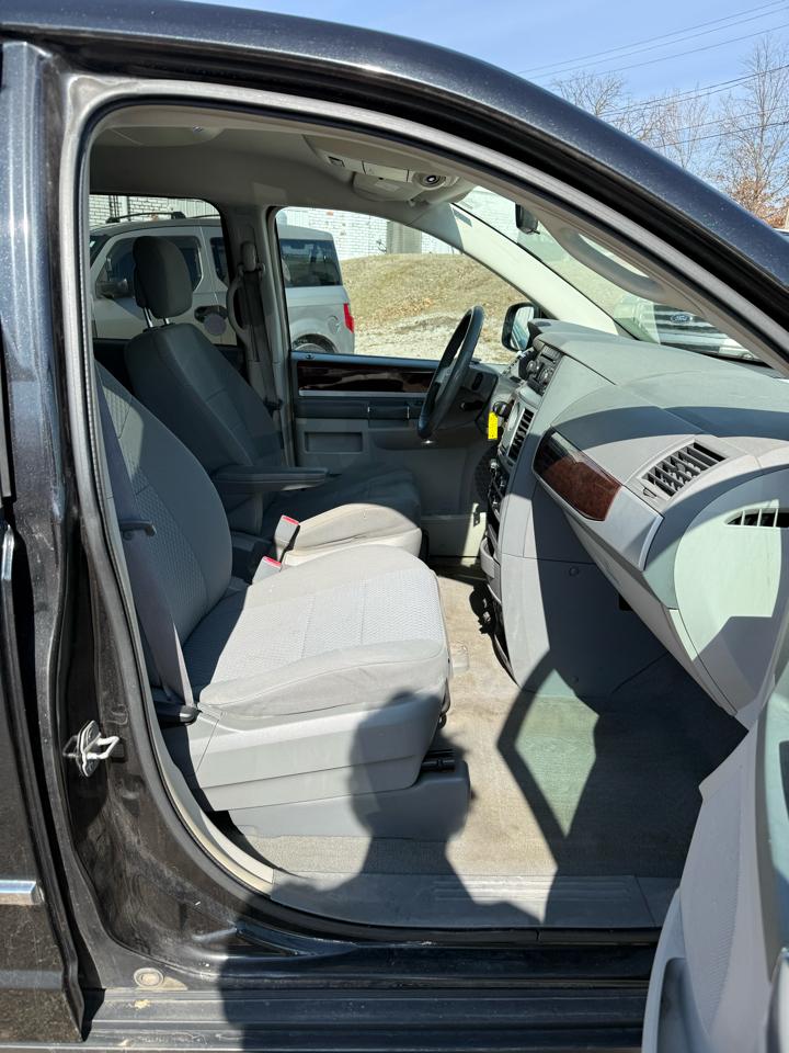 Chrysler Town & Country Touring 2010