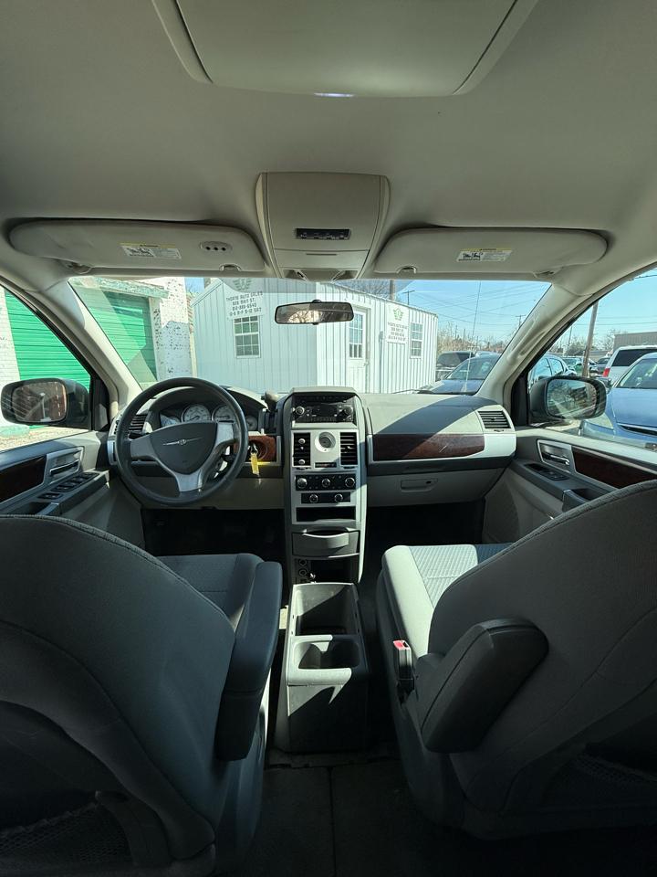 Chrysler Town & Country Touring 2010