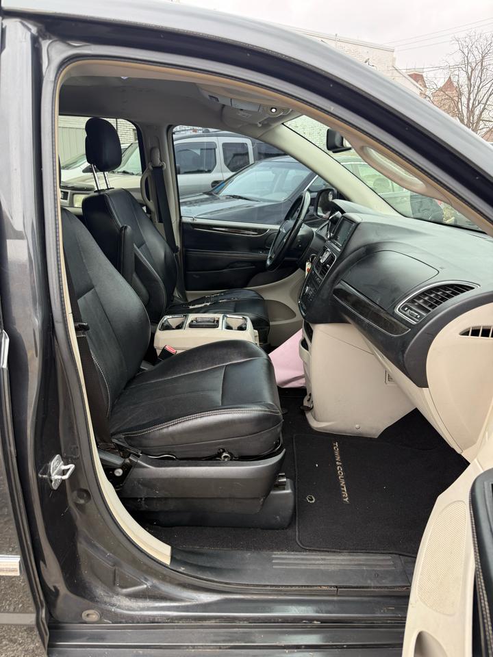 Chrysler Town & Country Touring 2012