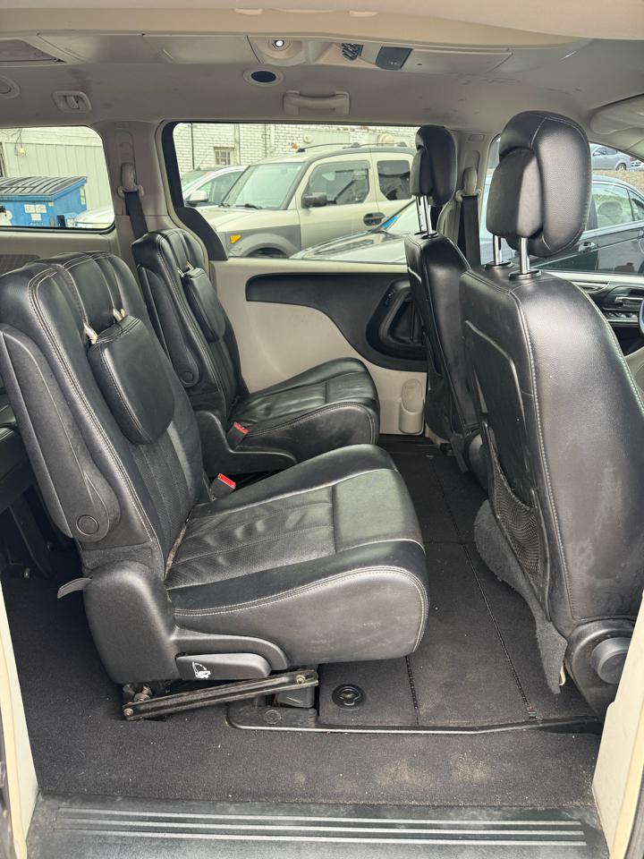 Chrysler Town & Country Touring 2012